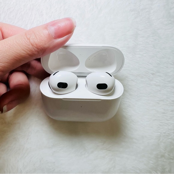 Wireless Earbuds with Lightning Charging Case No Box - Picture 5 of 11